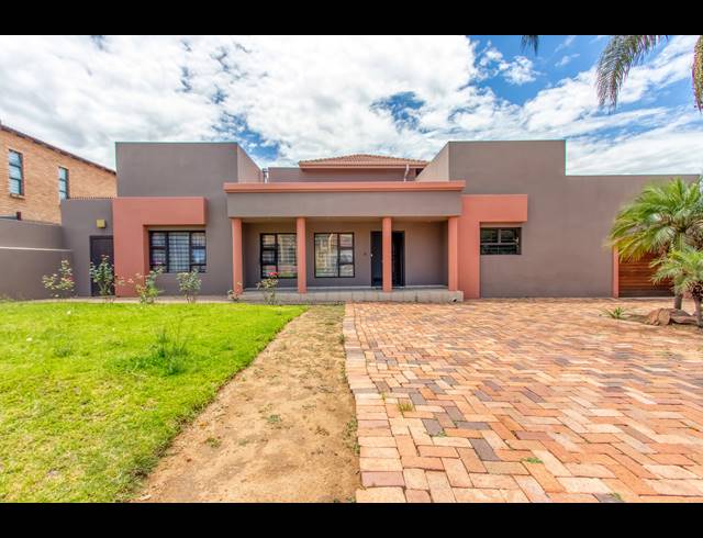 4 BEDROOM FREEHOLD FOR SALE IN MARLBORO GARDENS